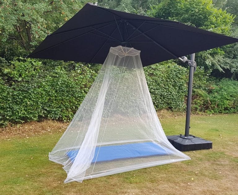Myggenet under parasol