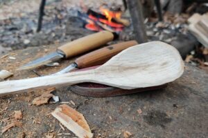 snittehygge ved bålet kuksa